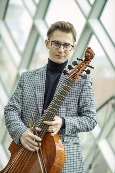 Gambista a dirigent Piotr Wacławik