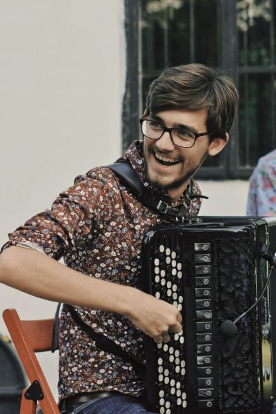 "Hledání vlastního zvuku na akordeon mne dodnes fascinuje...", říká student jazzu Vojtěch Drnek