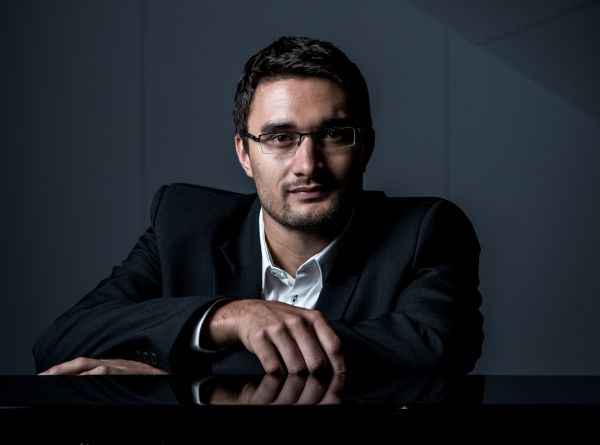 "Na klavír jsem začal hrát ve třech letech a žádný jiný nástroj mě nikdy nelákal", říká klavírista Miroslav Beinhauer